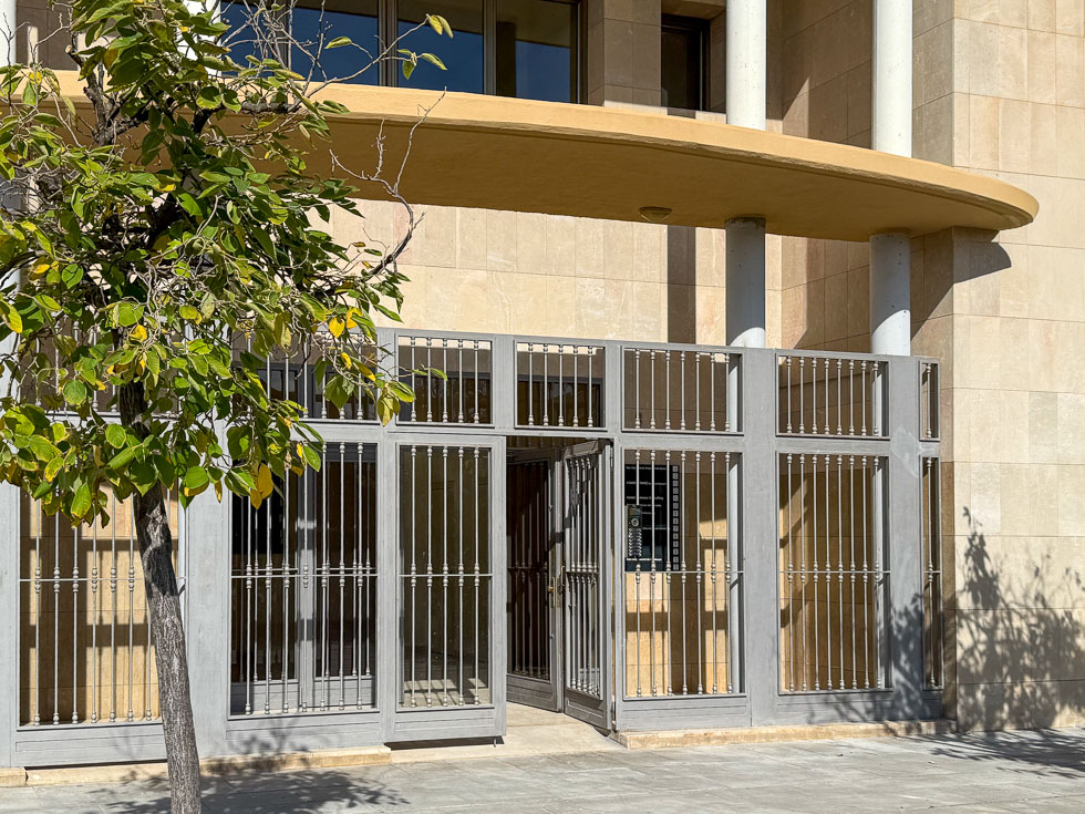 sanglas ribas exteriors contacte